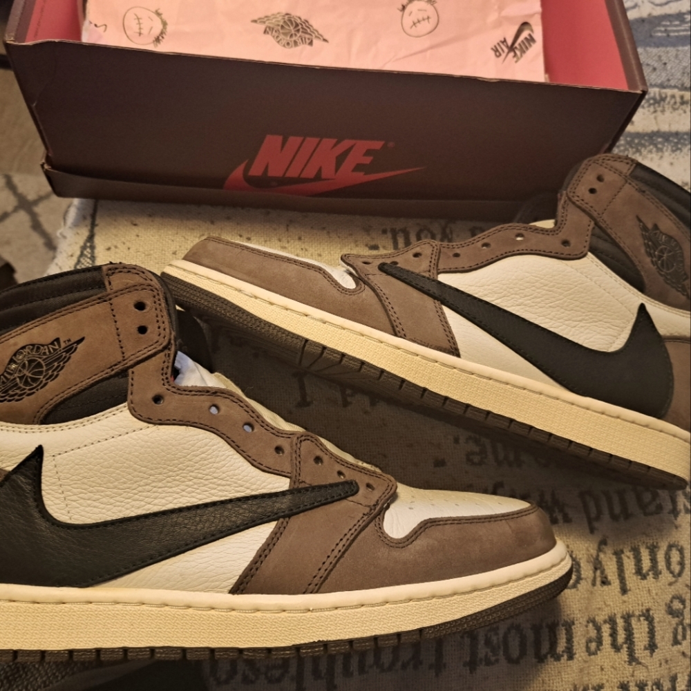 Nike air jordan travis scott
